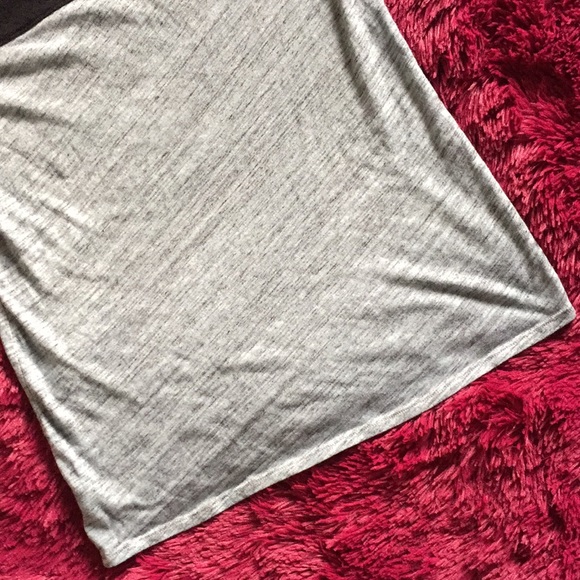 PINK Victoria’s Secret grey & black v-cut t-shirt - Picture 6 of 7